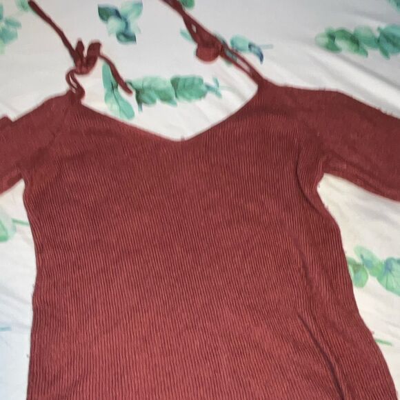 Love Denim 24/7 Burgundy Ribbed Cold-Shoulder Sweater - Size Small - Picture 1 of 5